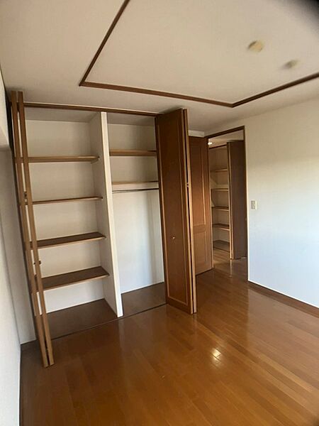 【洋室:約7.1帖】寝室や仕事部屋、子供部屋などライフスタイルに合わせてご活用ください。