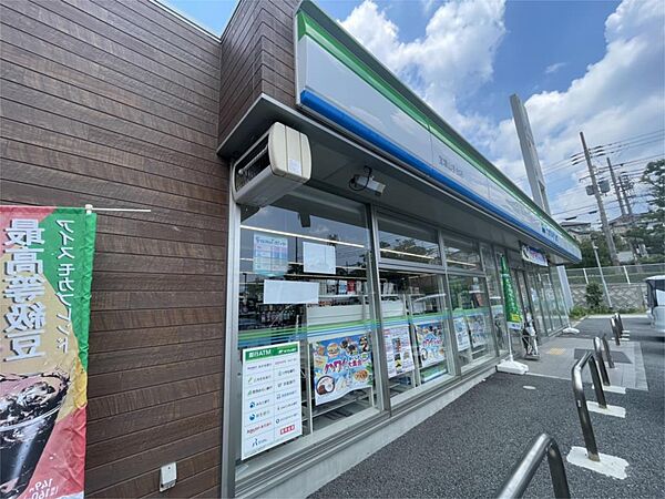 ファミリーマート 宝塚山手台店（557m）