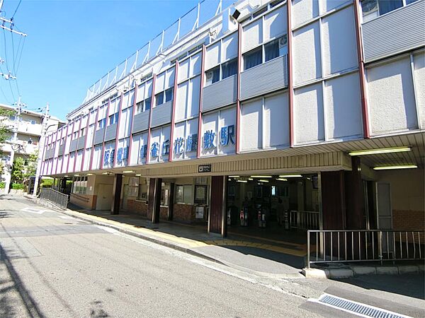 阪急宝塚線「雲雀丘花屋敷」駅（575m）
