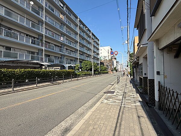 前面道路（東向き）