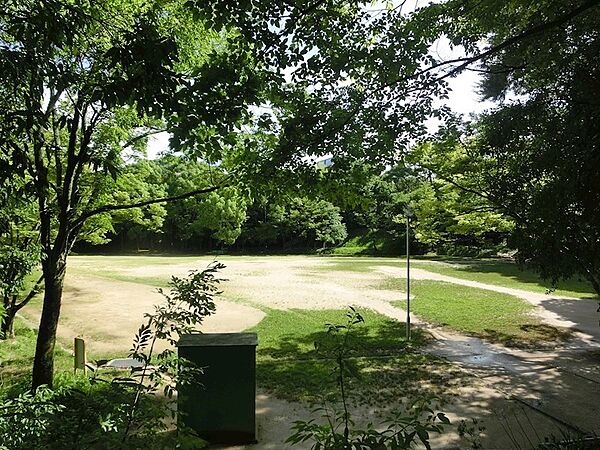 千里東町公園（365m）