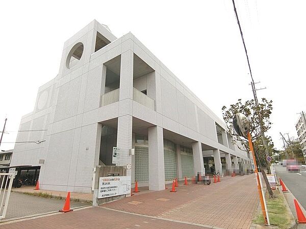 西宮市立中央図書館（414m）