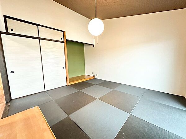 仕切り扉がある和室は部屋を個室として使用できるため、 来客などがあった場合に便利ですね！