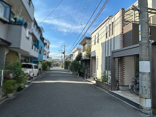 2012年11月建築。木造2階だての戸建てです。