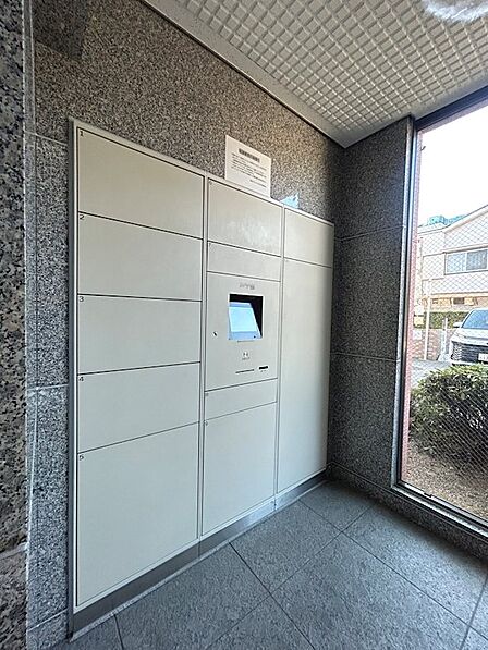 1階宅配ボックス完備。ご不在時の荷物受け取りもストレスなく可能です。
