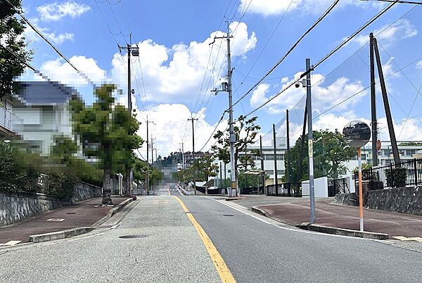 東側前面道路