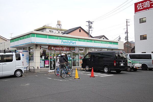 画像20:ファミリーマート名東山の手店　駐車場