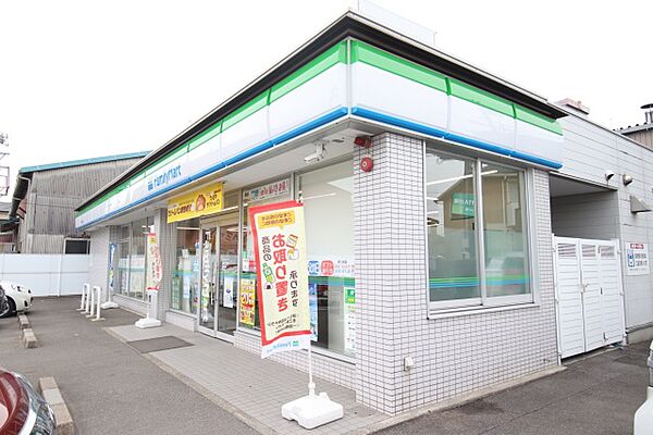 画像23:ファミリーマート　中川押元町店