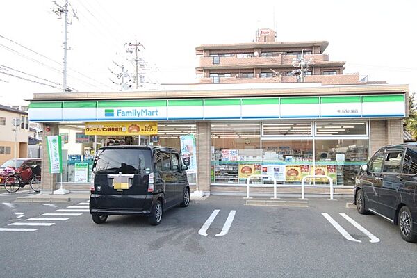 画像22:ファミリーマート　中川西伏屋店