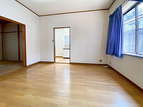 キッチン、和室と隣接しています。和室は居室としても、繋げて広い空間として使用しても◎