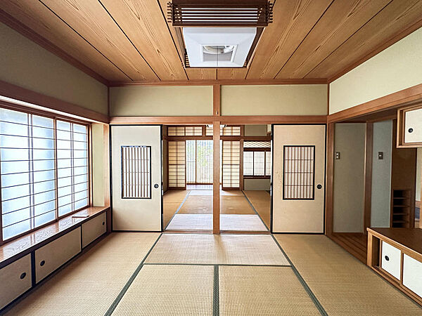 大きな和室が続く1階。個室としても、繋げて大空間としても使用できます。ライフスタイルにあわせて様々に変化するお部屋です。