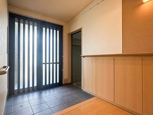 玄関を拡大表示