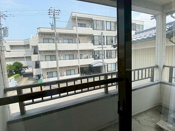 バルコニーあり。お洗濯も干せます。