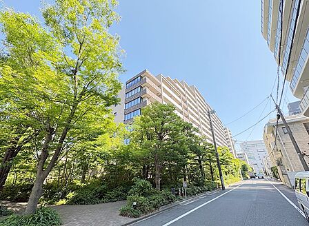 【外観】りんかい線「品川シーサイド」駅 徒歩4分。総戸数687戸、豊かな緑に包まれた大規模レジデンス!