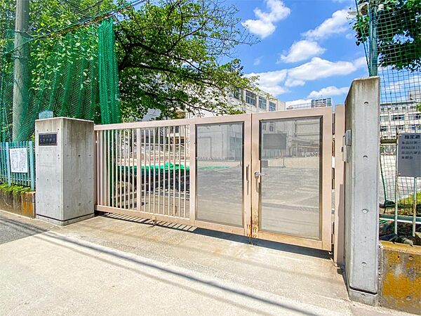 品川区立東海中学校（490m）