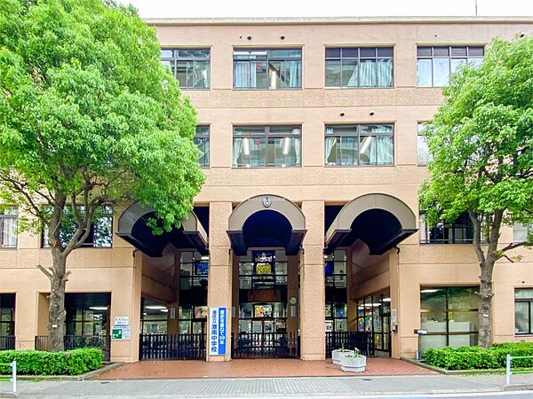 港区立港南中学校（310m）