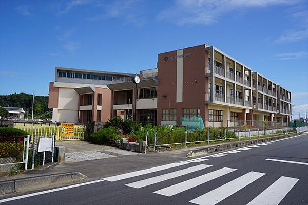 水戸市立大場小学校　約1870m。通学路もきれいに整備され、通いやすくなりました※酒門小か大場小で選べます