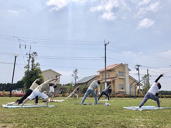 中央公園　約30m。常磐の杜の中でも広い公園がすぐ目の前にあります。災害時には避難場所となります
