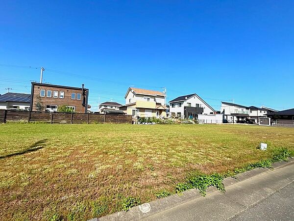 陽当たりのいい南向きの土地です。南向きだから洗濯物もよく乾きます