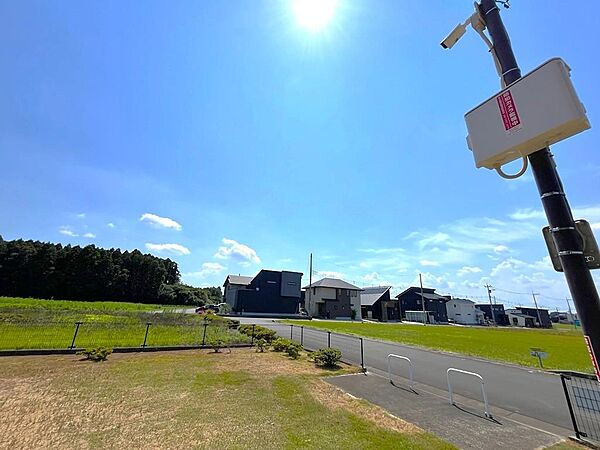 分譲地内には防犯対策として、防犯カメラを主要な出入口など8ヵ所に設置しています