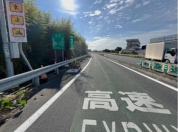 水戸南インターから車で約2分なので高速通勤も可能です