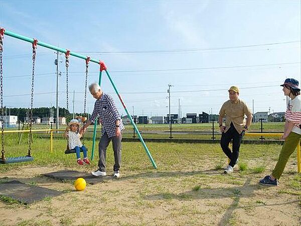 親子三世代で公園に遊びにくるご家族もいます