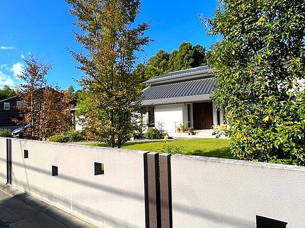 隣同士の間隔が広いのが常磐の杜の特徴でもあります。プライバシーもしっかり守られます