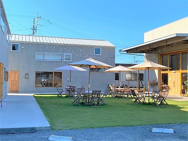 酒門町にあるおしゃれな複合施設TRANSIT  FOLKSは約3.3キロ