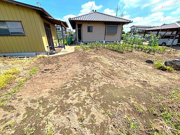 隣土地との境界線外壁工事は売主が負担いたします。お好きな家、外構で家づくりをお楽しみください