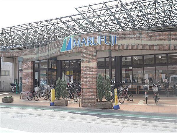 マルフジ 千ヶ瀬店　830ｍ