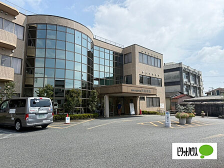 病院「医療法人社団秀峰会川村病院まで819m」