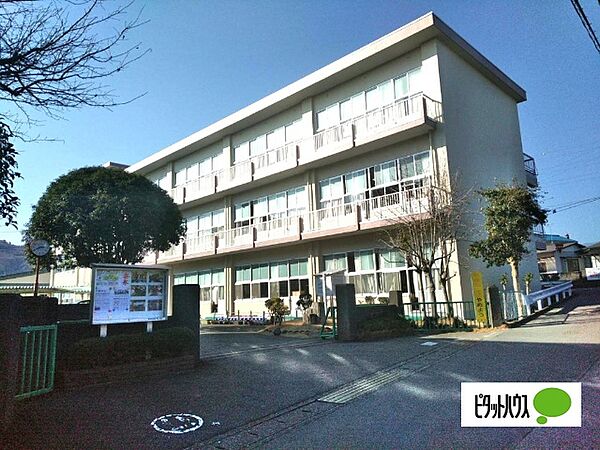 小学校「富士宮市立富丘小学校まで1344m」