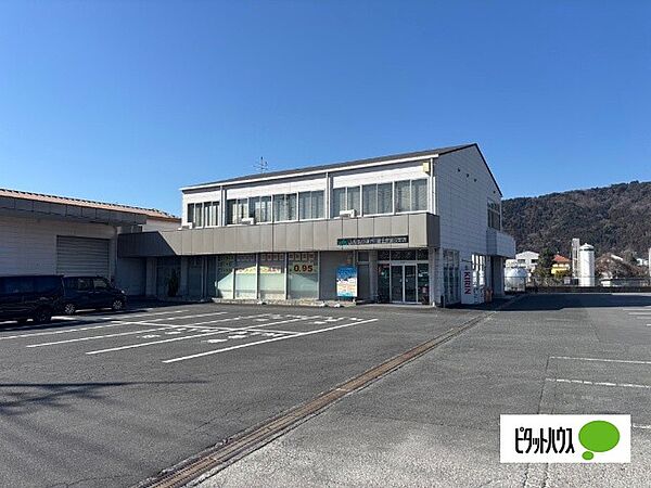 銀行「JA富士宮富丘支店まで1131m」