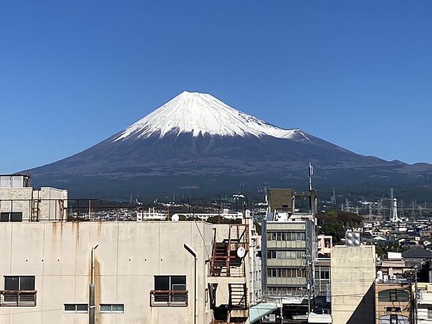 天気の良い日は室内から富士山が一望できます！