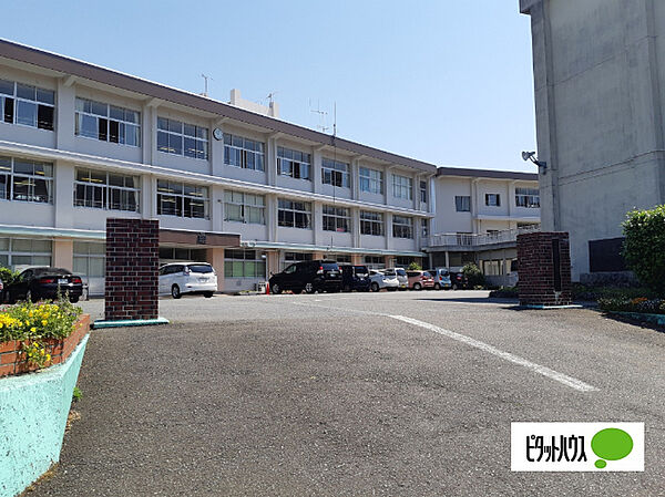 中学校「富士宮市立富士根南中学校まで915m」
