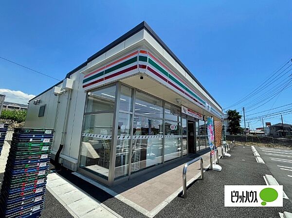 コンビニ「セブンイレブン富士宮小泉店まで923m」