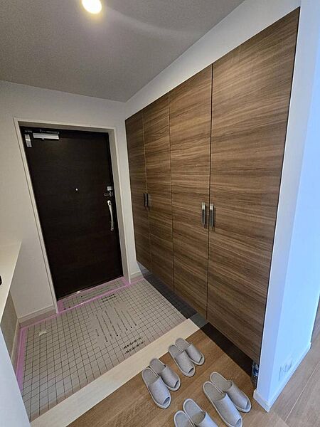 シューズボックス付きなので玄関をきれいに保てます☆靴が多い方も収納場所には困りません☆