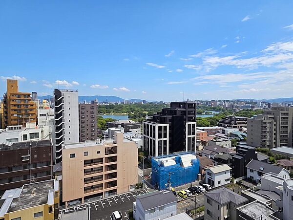 遮蔽物がなく陽当たり、通風ともに良好なので洗濯物がよく乾きそうです！