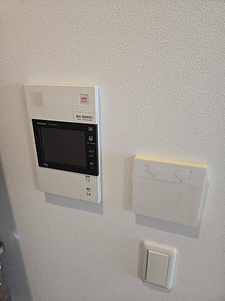 テレビモニター付きインターホンなので安心ですね♪