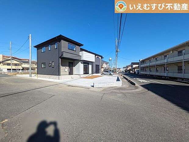 前面道路含む現地写真です