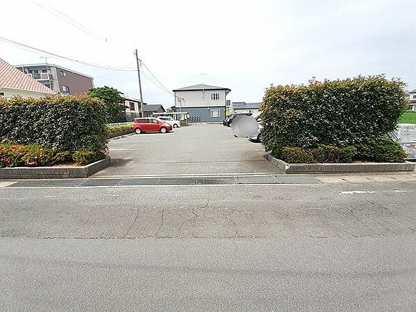 画像13:駐車場