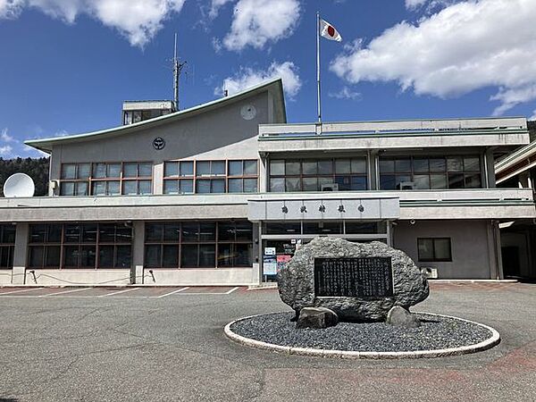 鳴沢村役場 8180m