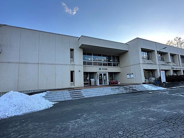 富士河口湖町中央公民館 1070m