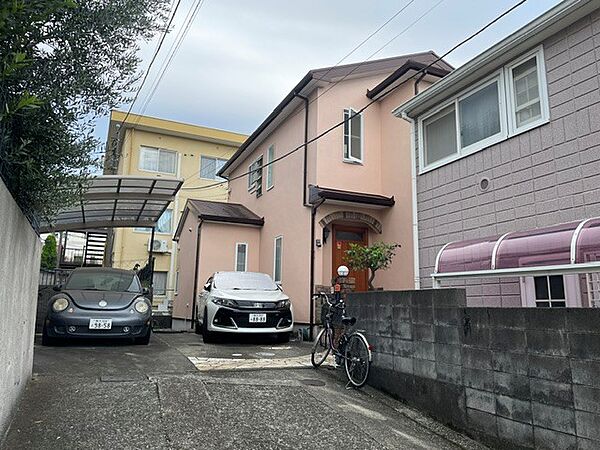 駐車場は１台です。２台は停めれません。