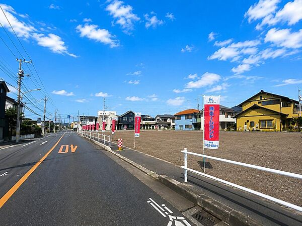 西側の道路になります♪