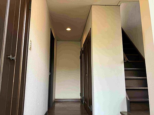 玄関収納あります。