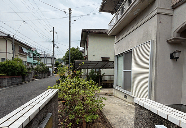 日当たり・通風良好です。前面道も5ｍで車の出し入れも楽々です。