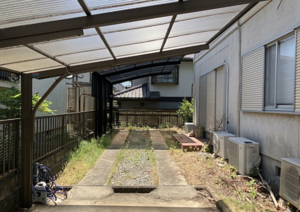 カーポート付駐車場で愛車を日差しや雨から守ってくれます。