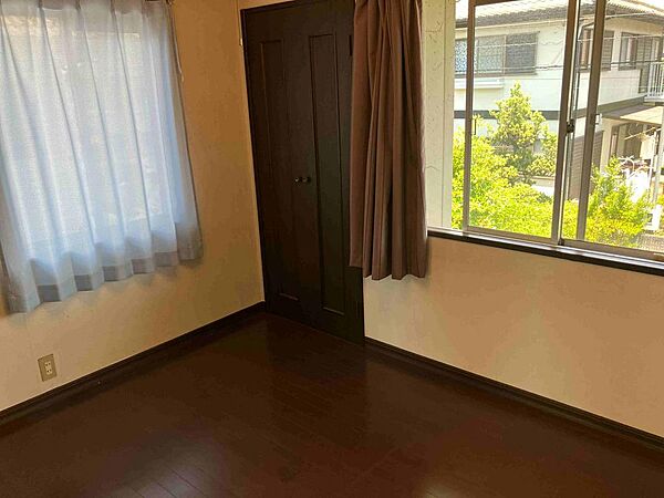 2階洋室です。クローゼットもあり収納もバッチリです。