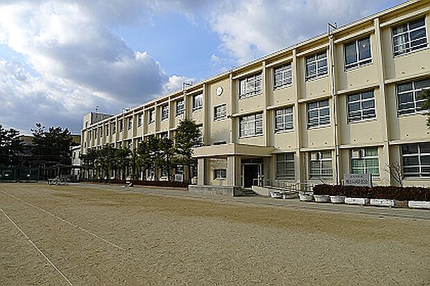 【中学校】尼崎市立武庫中学校まで679ｍ